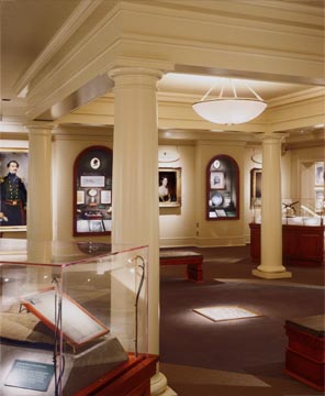 General Lee’s Tomb in the center